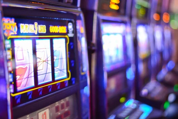 jenius 196 game lobby showing Crash, live tables, slots, and sports betting categories